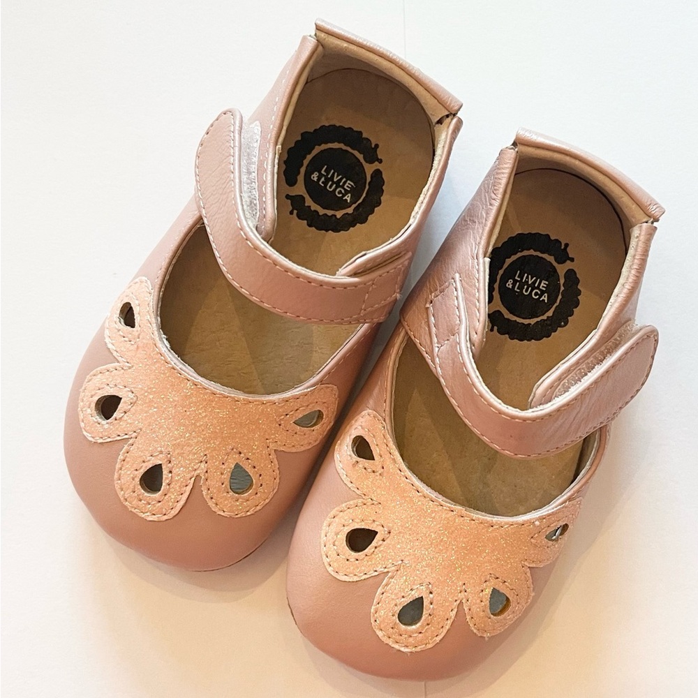 Livie & Luca baby / toddler size 12/18 months soft sole plush pink shoe